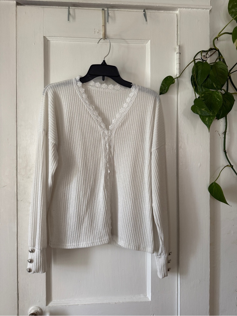White Ribbed Lace-Trim V-Neck Women’s Top size S